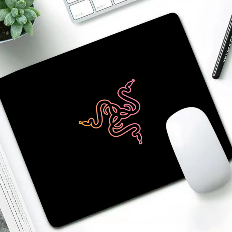 Gaming Accessories Desktop - Podkładka pod mysz Razer Luxury Anime